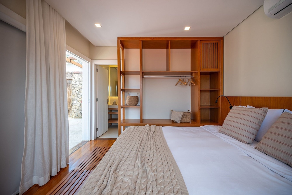 Angra - Mombaça | Mansão Espetacular Beira-Mar, 7 Suites - por Casapē Rio