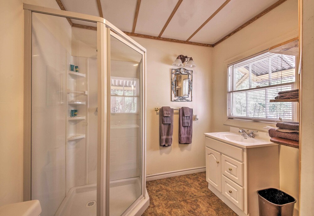 Charming Canyon Lake Cottage w/ Pool BBQ Pit! - Property Image 41