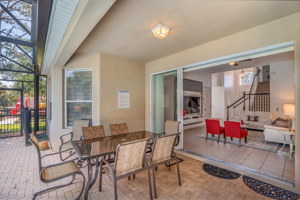 Vibrant Home With Spacious Pool Home and Free Waterpark! #5wh723 - Image 1