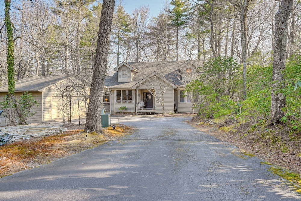 < 1 Mi to Marina: Ford Mountain Retreat w/ Deck