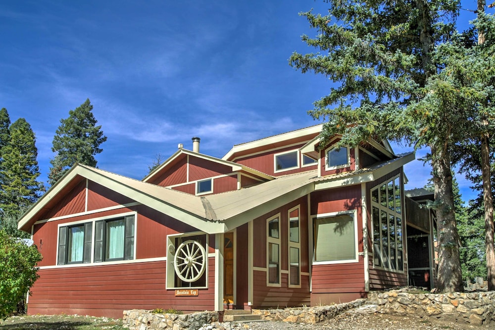 Cloudcroft Mtn Home w/ Patio, Walk to Golf Course! view 5