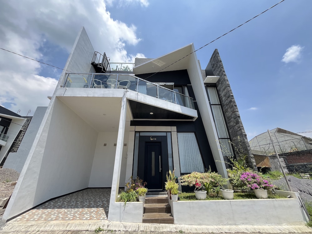 Arrayyan Executive Village Complex Batu