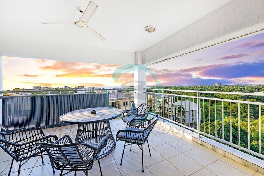 ZEN Imperial 4-br Stylish Penthouse in CBD Pool - Image 5