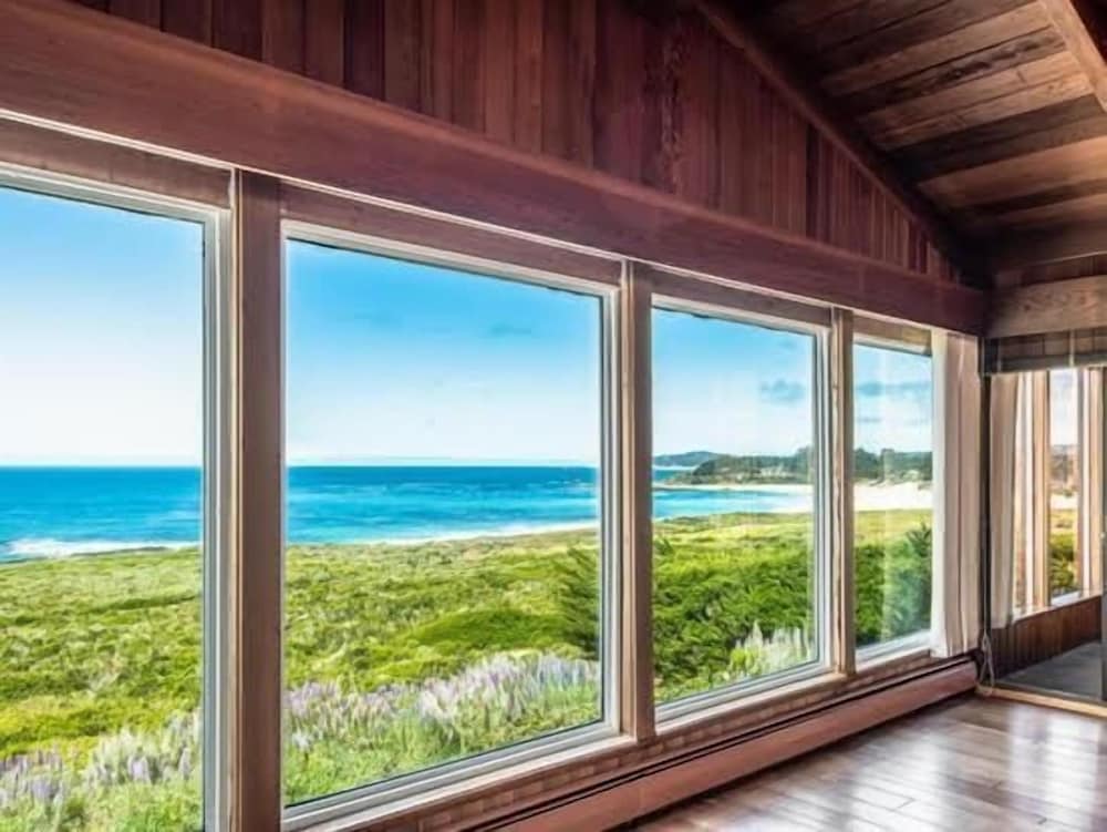 Monterey Vacations - Lx5: Ocean Front Villa - Property Image 2