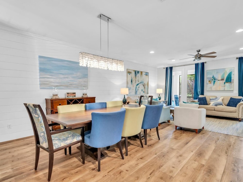Gulf Place Courtyard 73