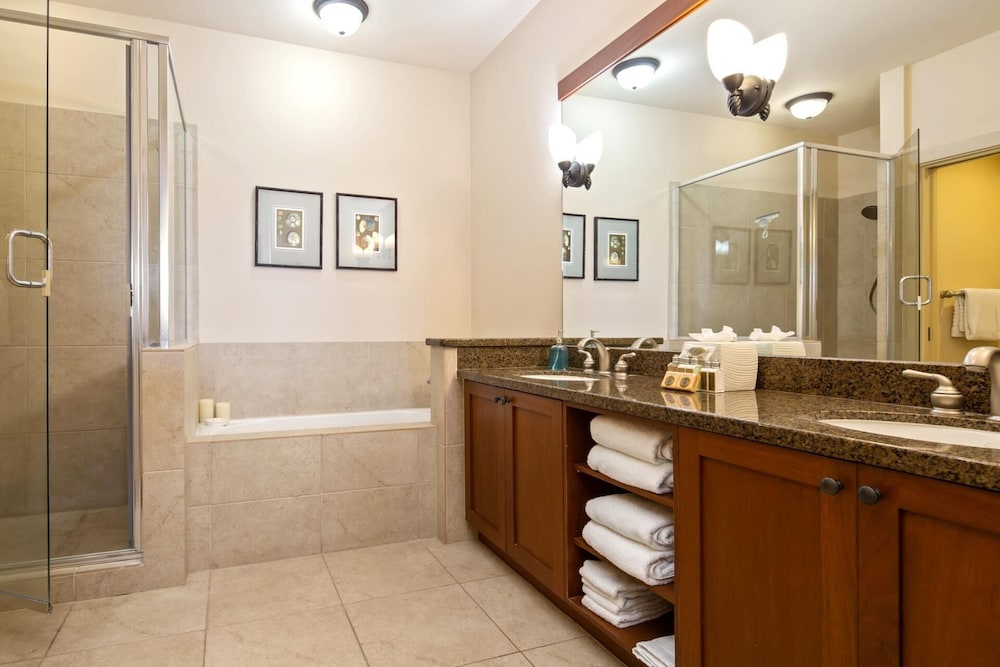 Halii Kai Oceanfront KBM Resorts 2 Units, 4 Bedrooms Ml-2567