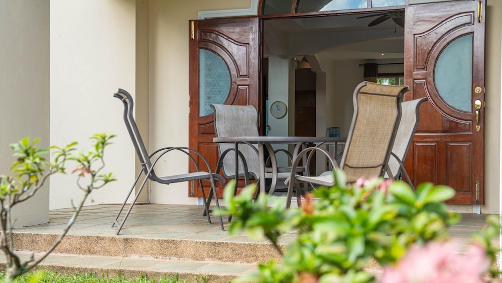 7 Bedroom Pool Villa in Kathu SV1