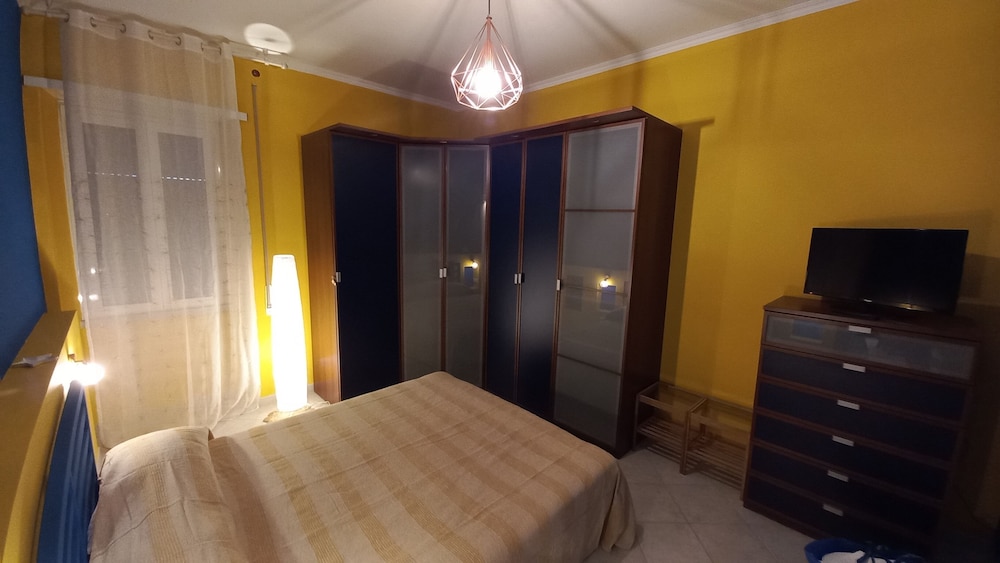 Studio Near Alessandrino Metro C