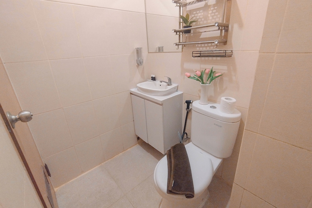 Modern Look Studio Near Iph School At Bale Hinggil Apartment