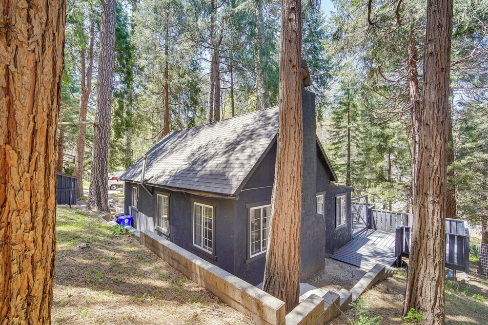 Crestline Vacation Rental, Close to Hiking Trails!