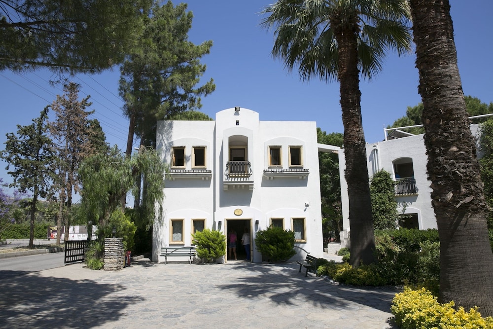 Bodrum Sea Side Beach Club Otel - Image 18