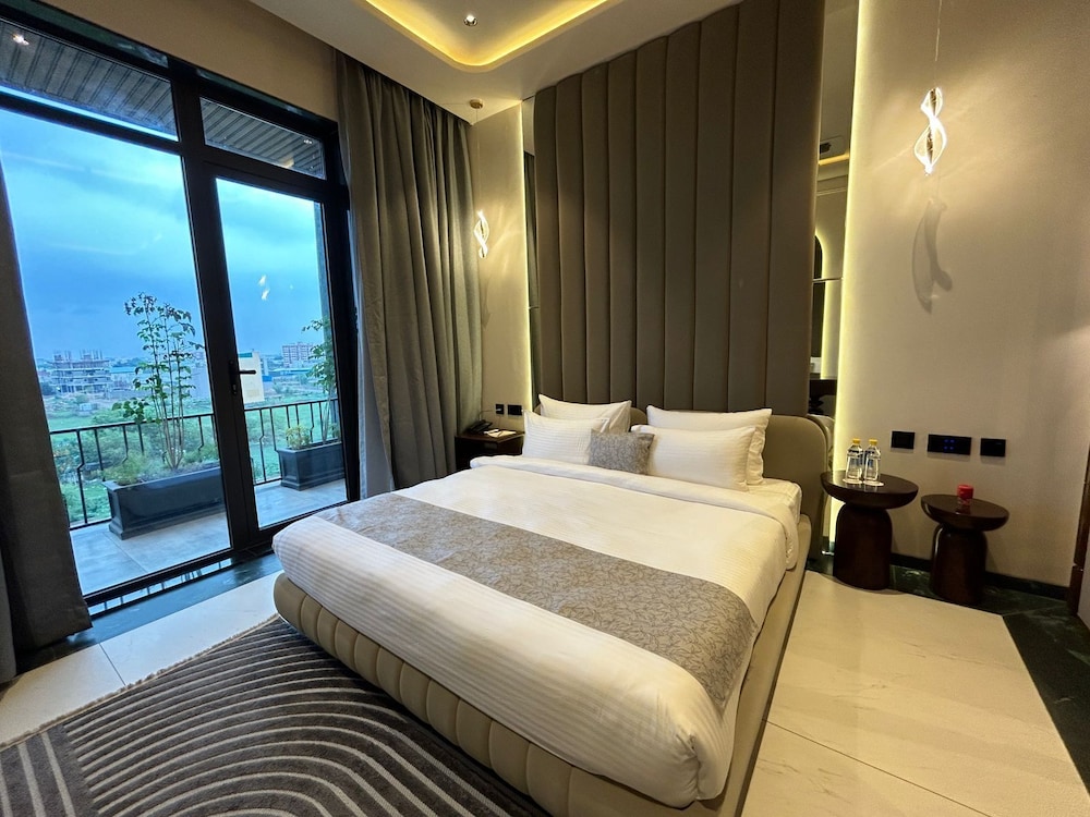 Omaya Suites