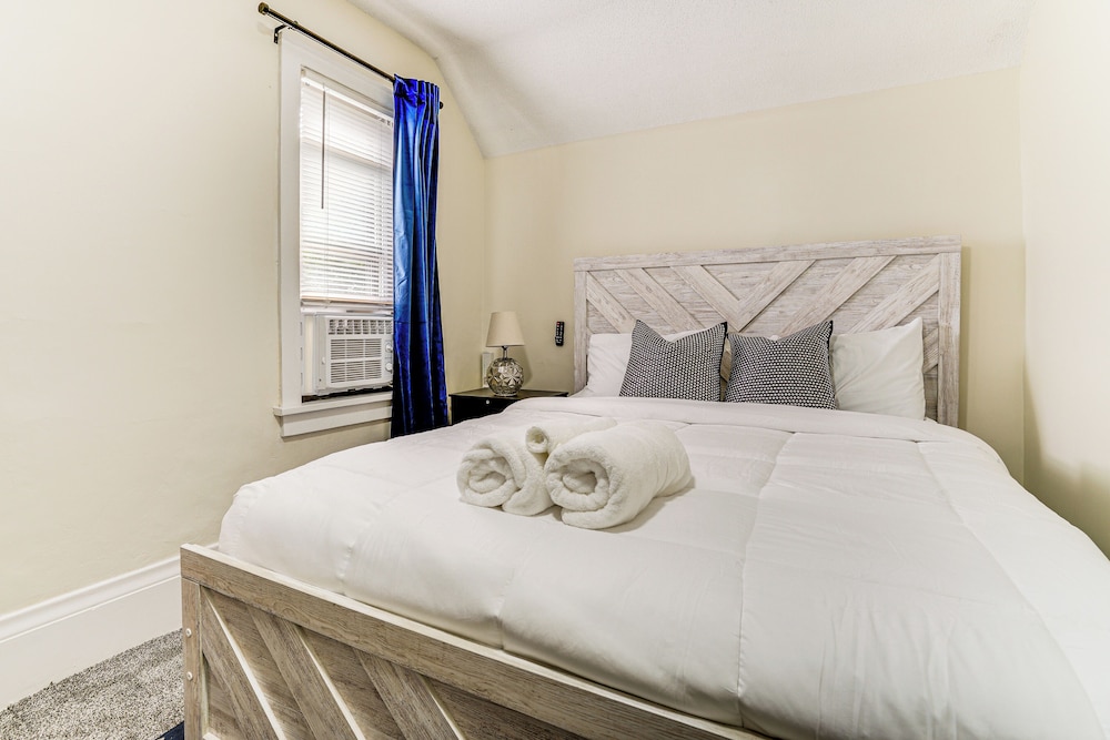 1 Mi to University: Spacious Home in Minneapolis!