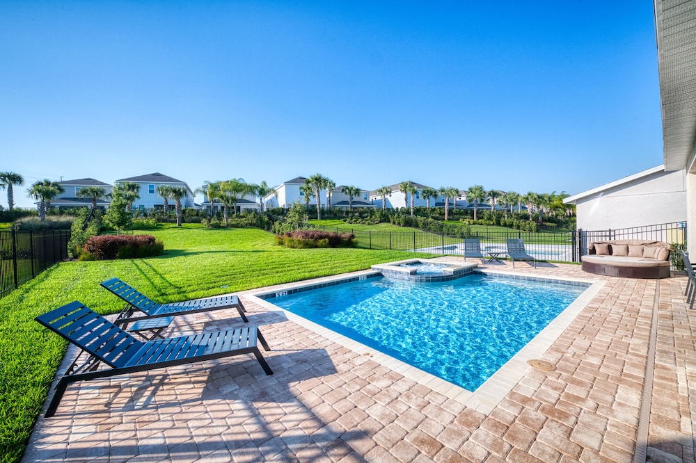 Encore Resort and Water Park at Reunion by Rentyl