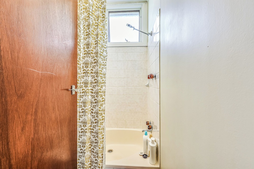 StayAU Private Two-Storey 6 Beds House Wendouree