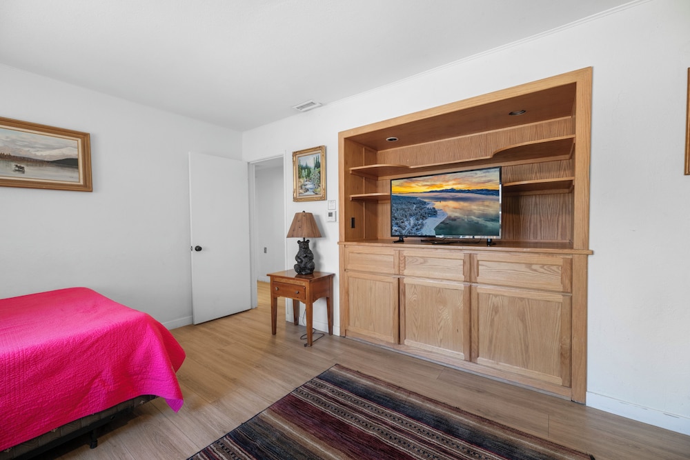 Fox & Swan Chalet view 5