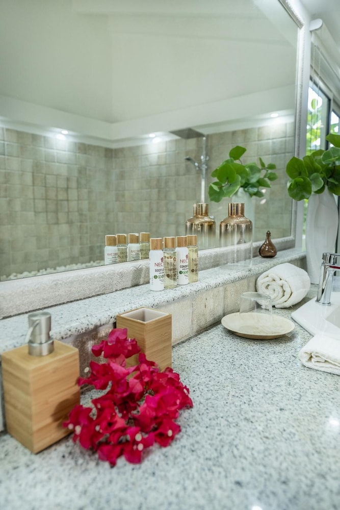 La Perla Classic- 1 BR Beachfront Luxury Villa view 5