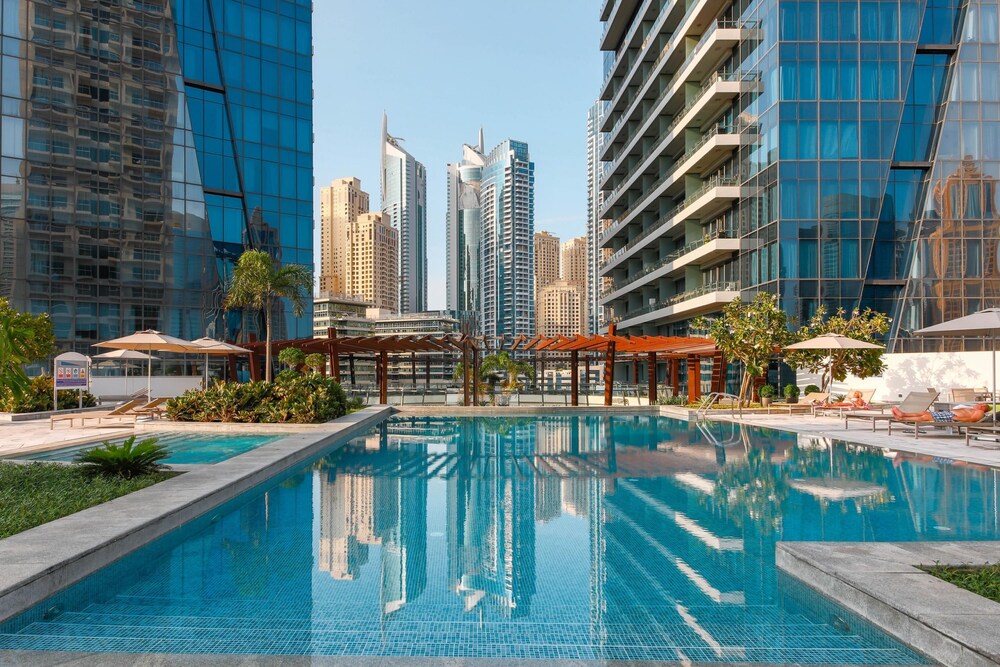 Big Bright Luxury Marina View Apt Near Beach