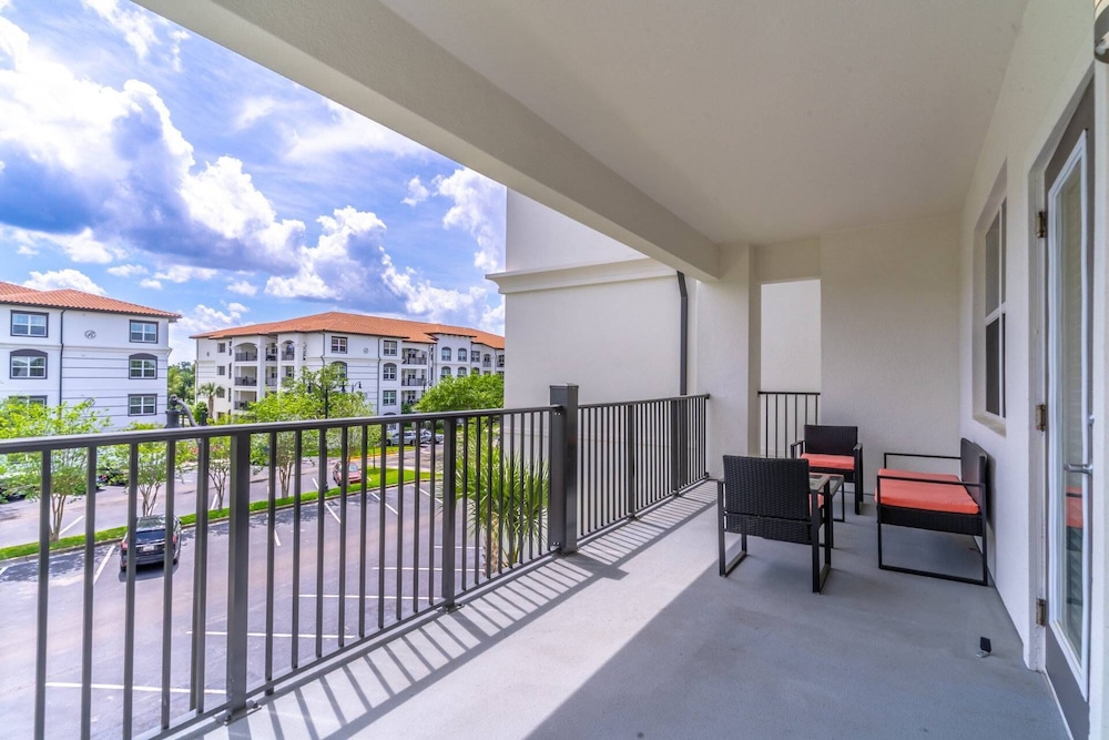 4001 Vista Cay