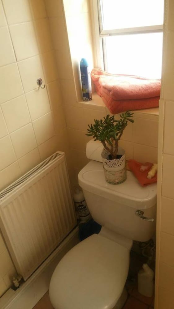 Clean & Modern 1 Bedroom Apartment