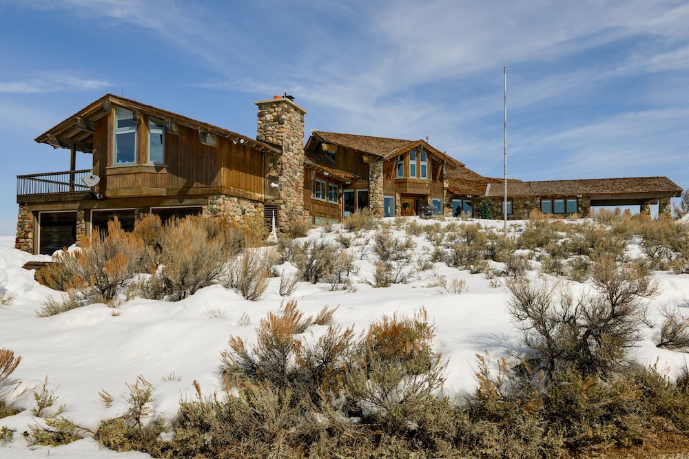 Cora Home w/ Mountain Views - Fishing On-site!