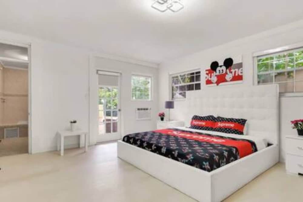 2710 Heated Pool 7 Beds 5 Baths Sleep 15 Park 4 Car