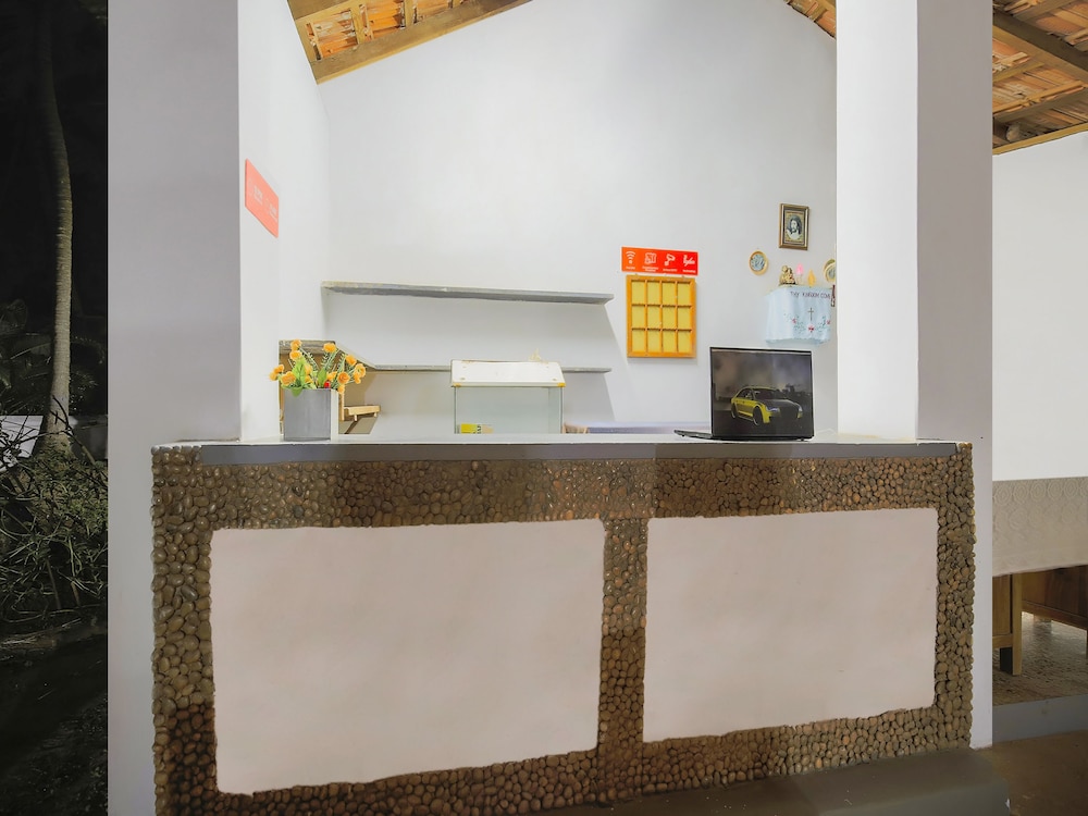 Lobby & Reception