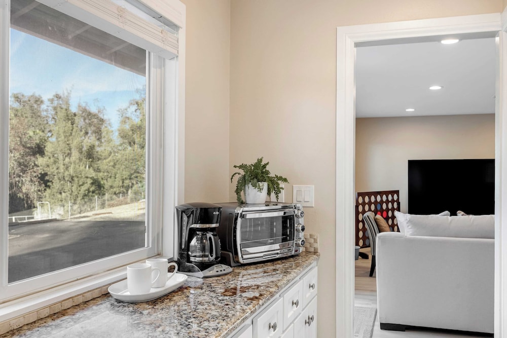 Bordeaux by Avantstay Private Pool, Hot Tub & Game Room Near Temecula