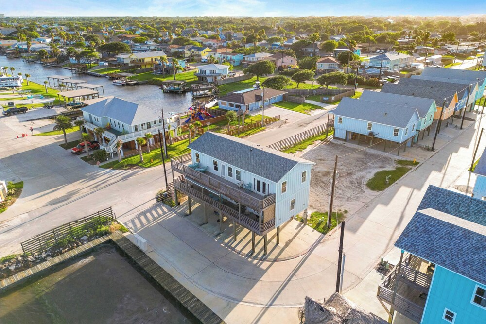 Laguna Sunrise Water Views, Private Pool + Minutes to Padre Island & Beaches