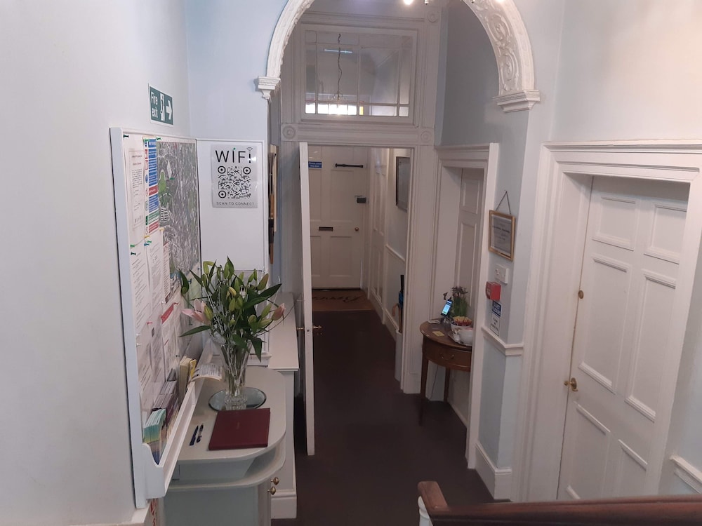 Brocks Guest House - Image 2