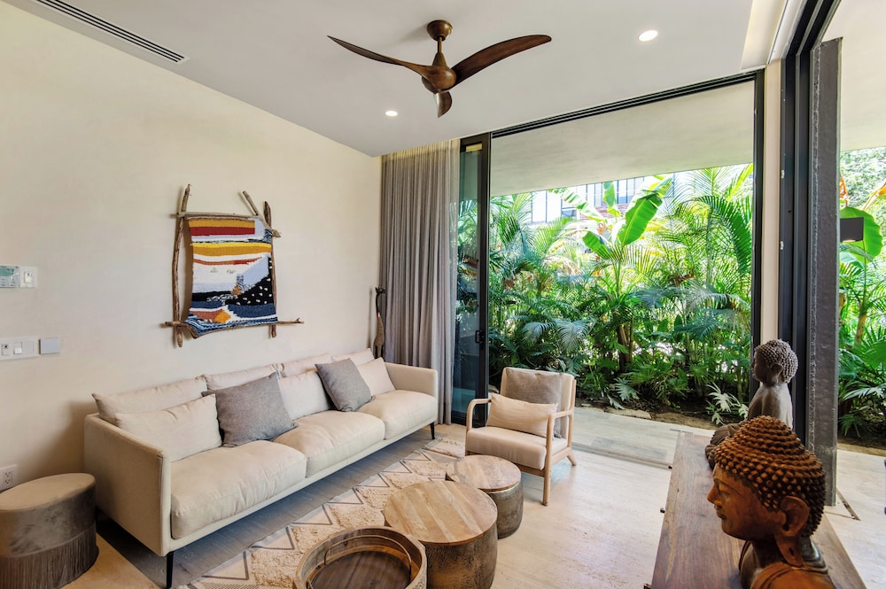 Modern Retreat with Private Garden and Jacuzzi