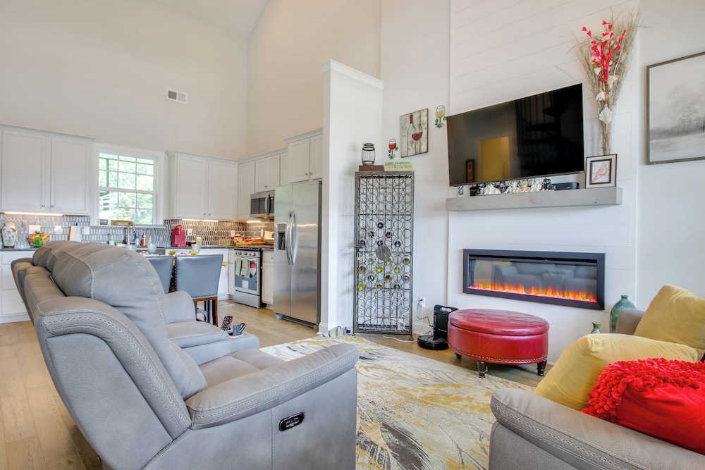 Walk to Marina: Lake Greenwood Retreat w/ Hot Tub