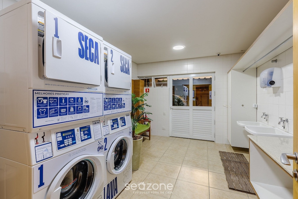 Studio in Condominium With Pool and Gym Nwc1510