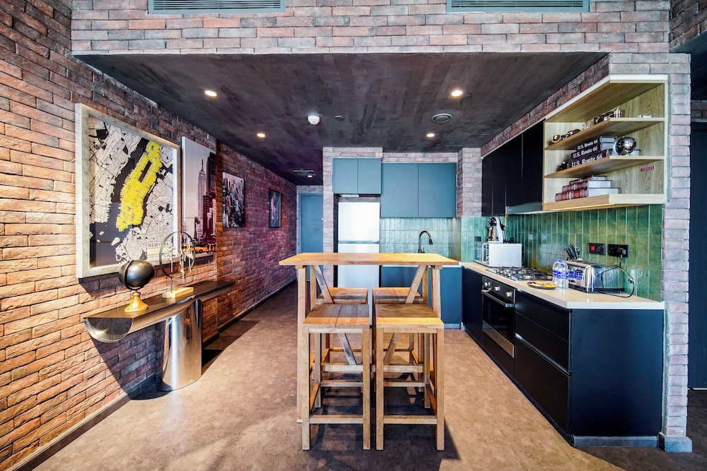 PVH - Modern Edgy 1BR - Downtown Views