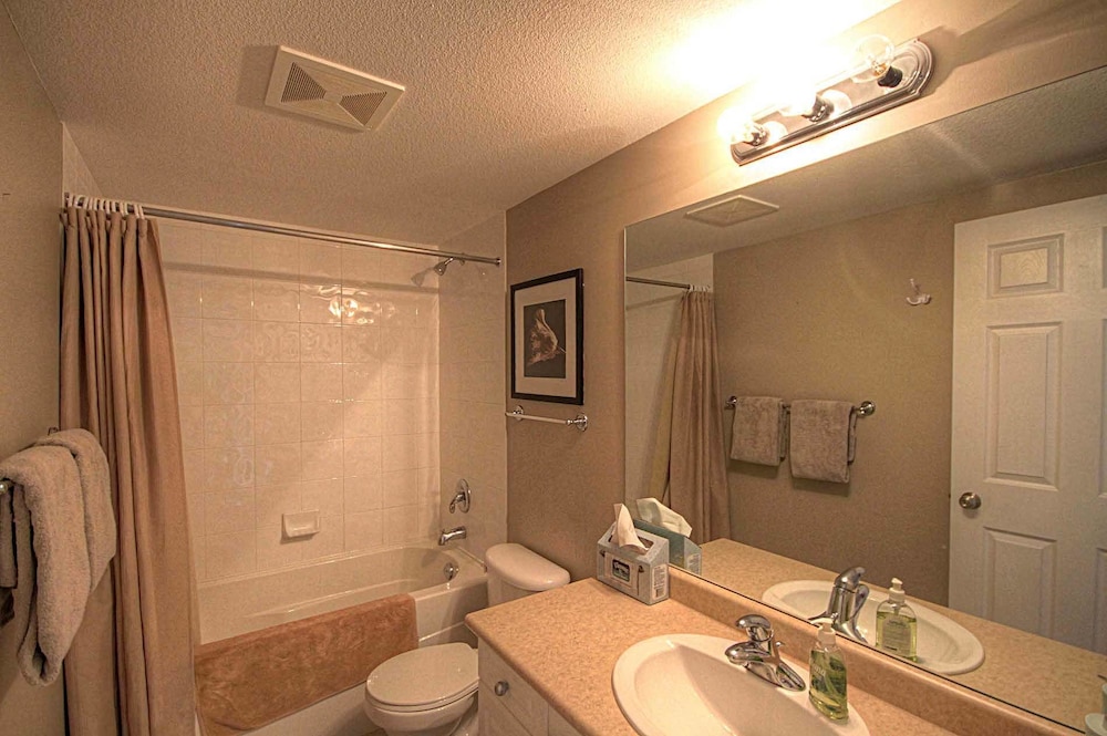 Discovery Bay Resort by KVR