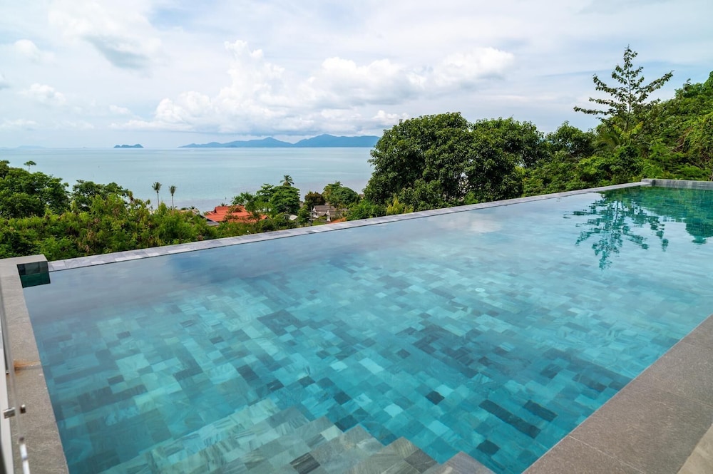 Cozy 2-Bed Apt by the Sea & Beach KBR37