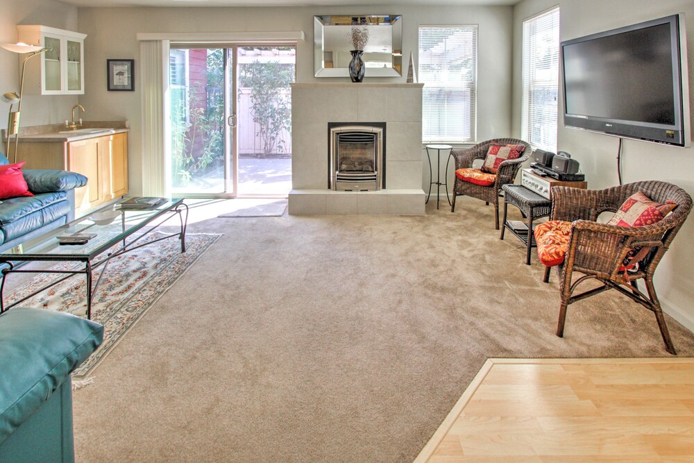 Serene Bungalow-style Home in Point Reyes Station! view 3