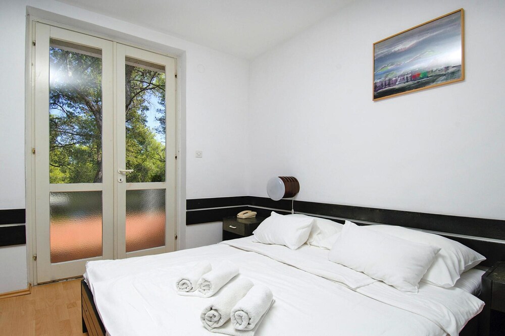 Beautiful Apartments in Jelsa, With Pool
