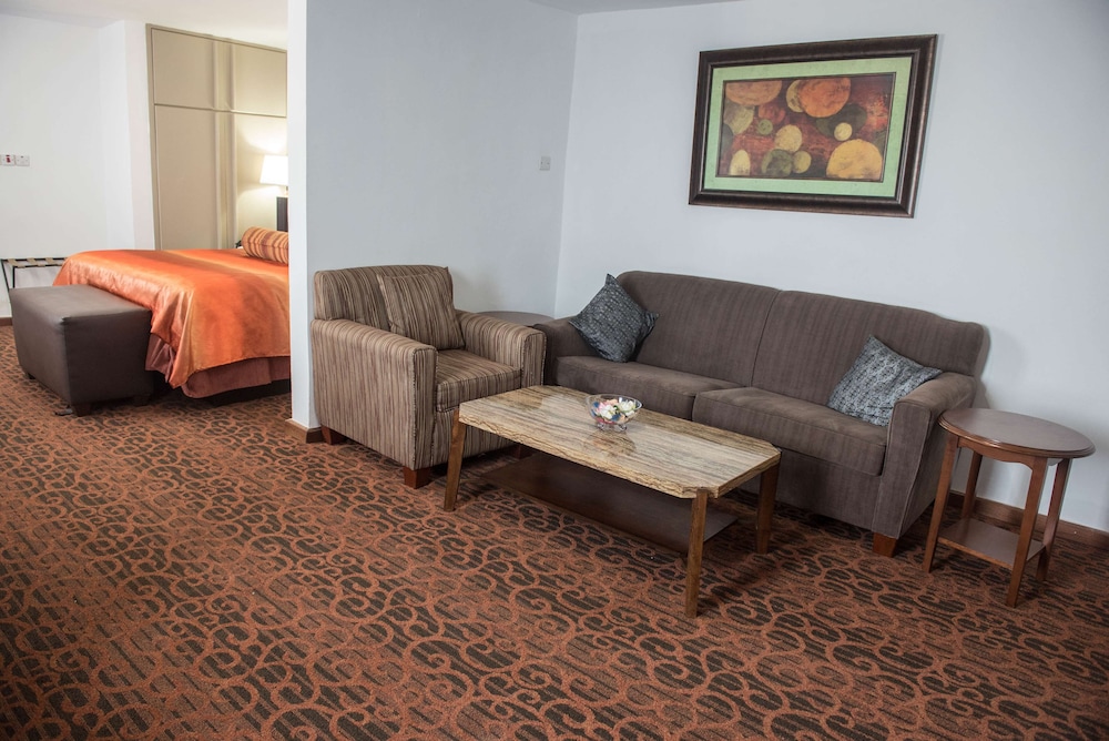 Golden Tulip Essential Kimbima Freetown