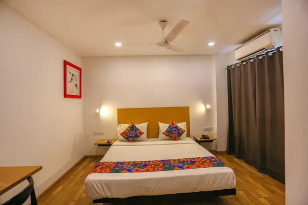 Fabhotel Omax
