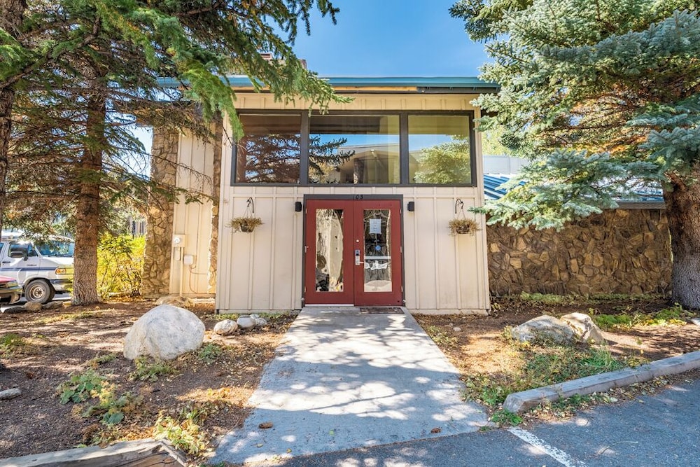 Lake Cliffe #108, Building F