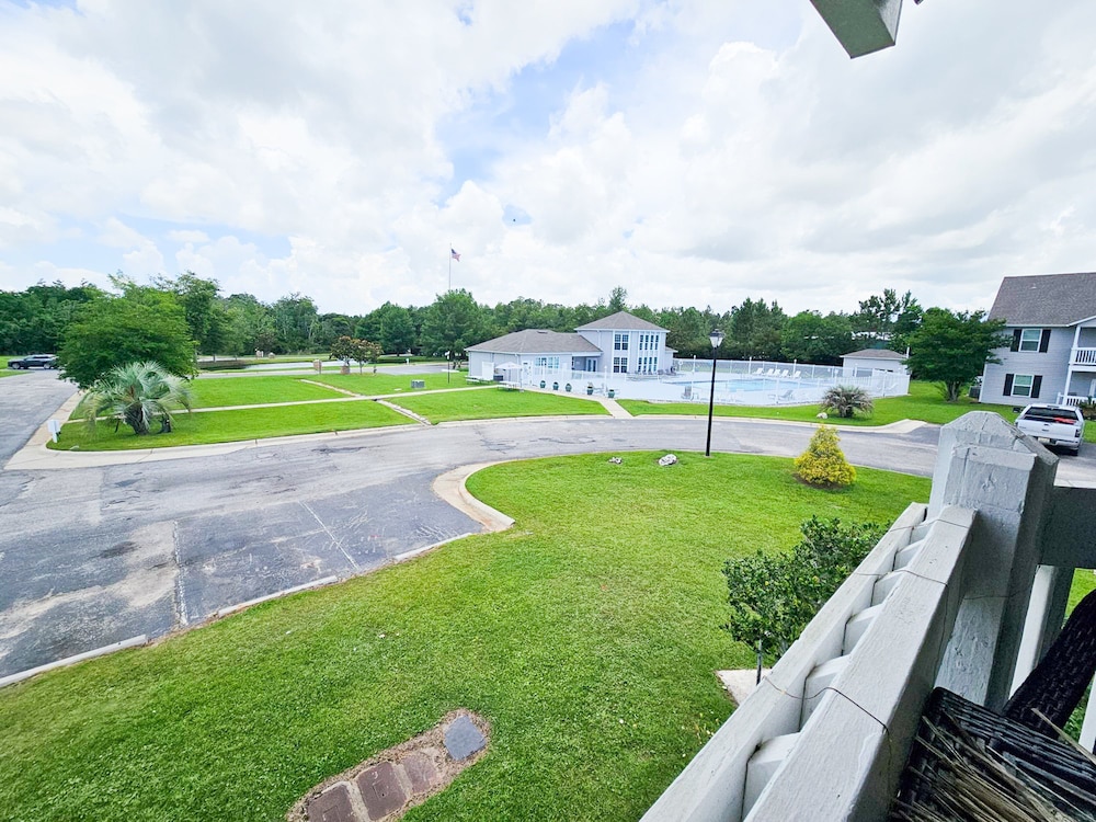 Charming 2BR Condo w/ Private Balcony in Gulf Shores, Pool, Hot Tub