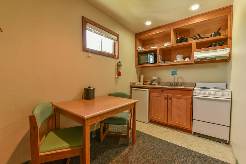 Sunset Oceanfront Lodging