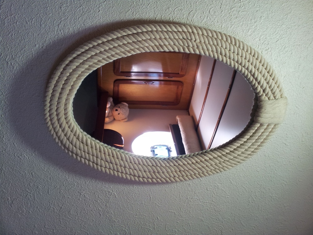 Making Waves Boatel - Image 5