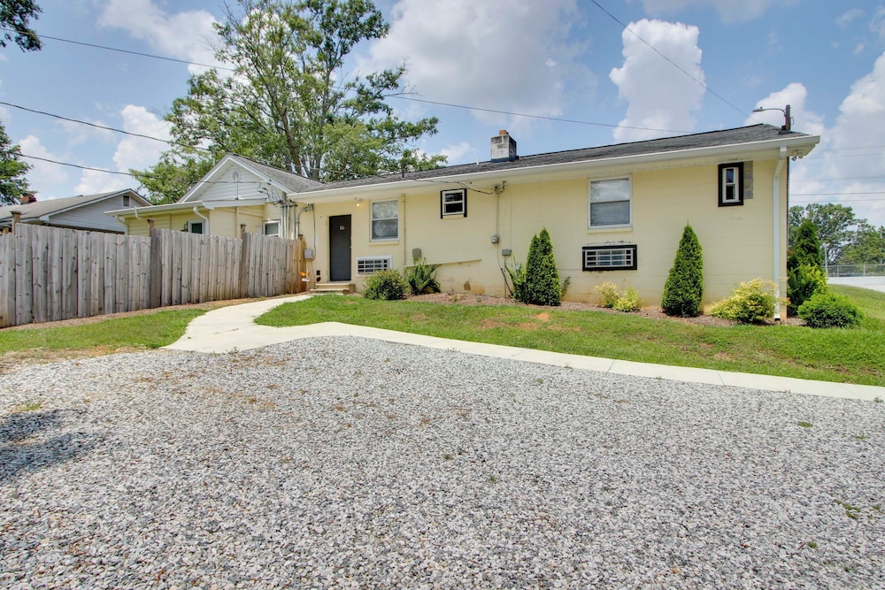 Commuter-friendly Rental Unit in Greenwood!