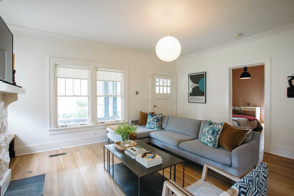 East Nashville Retreat w/ Fireplace, Backyard Firepit, Outdoor Dining & Minutes From Downtown Music, Food & Nightlife Chapel House by Avantstay