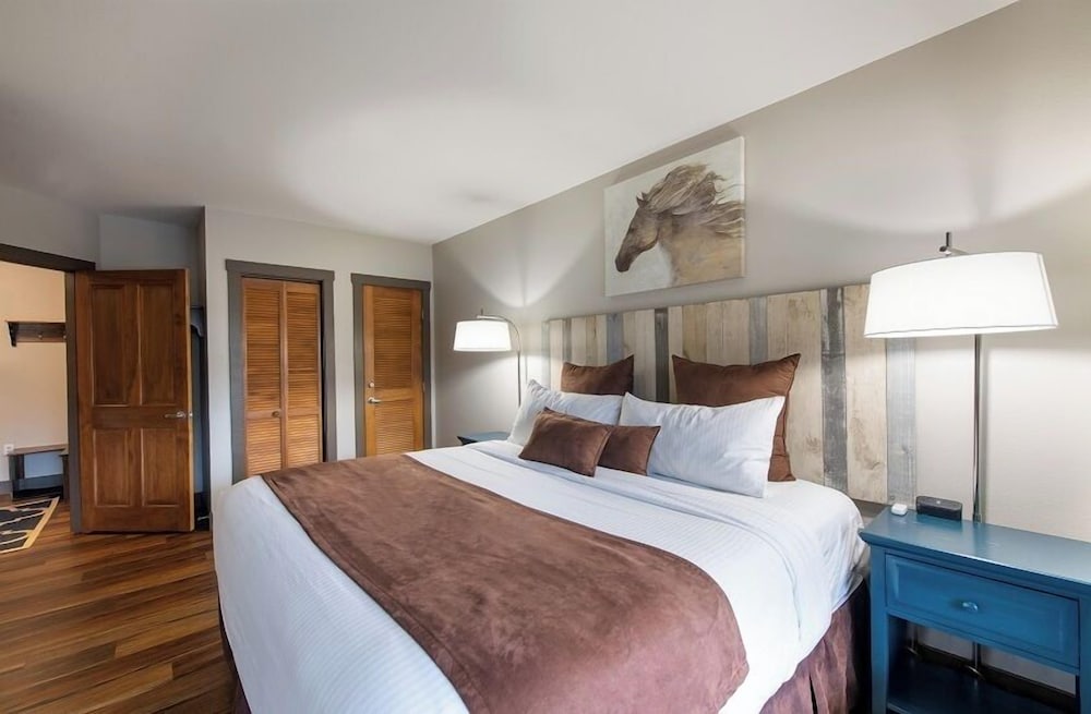 Zephyr Mountain Lodge Condos