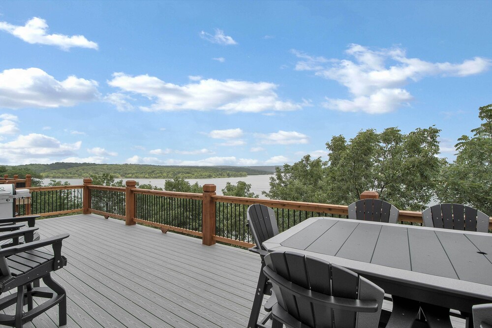 Lavish Retreat w/ Decks, Steps to Table Rock Lake! view 4