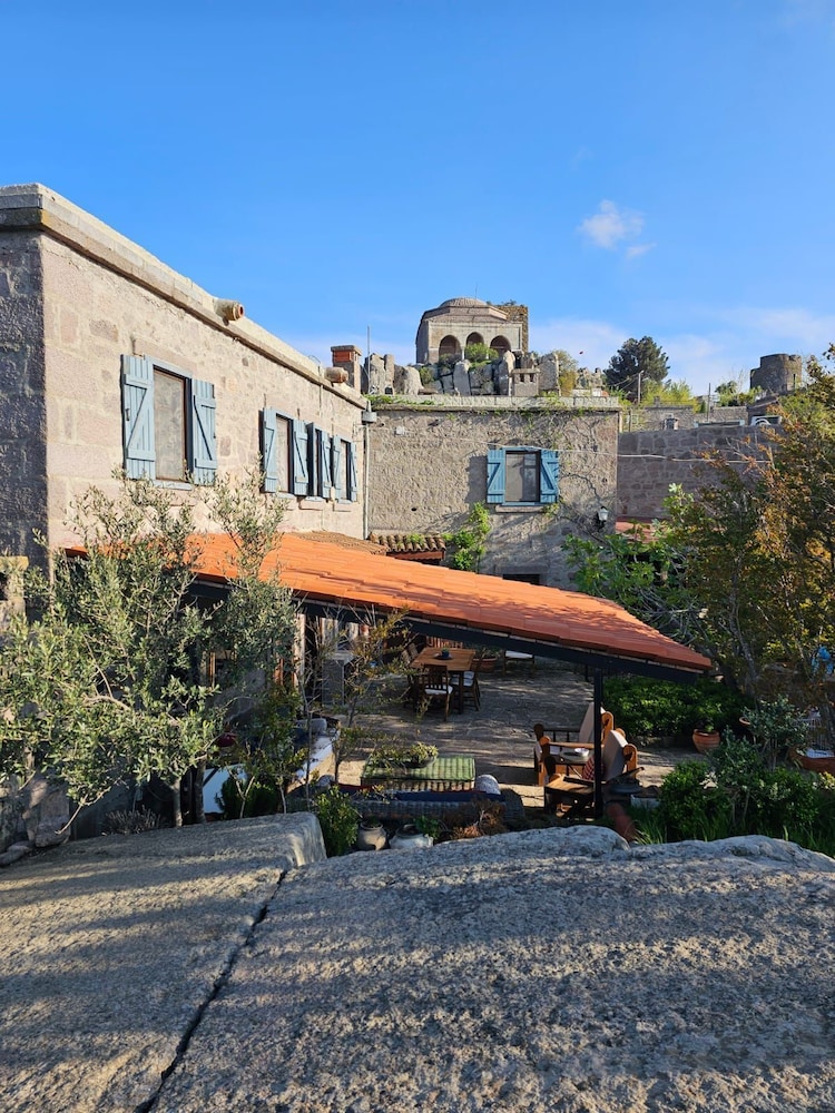 Assos Nar Konak