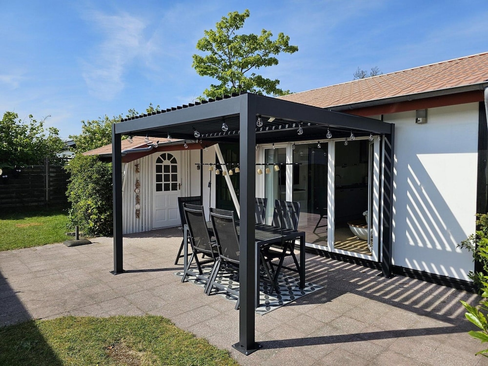 Bungalow in Park With Fenced Garden